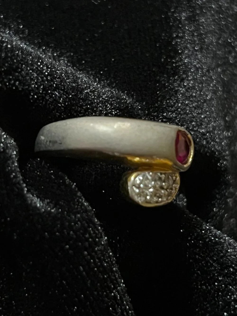 Vintage Chunky Gold Tone Bypass Ring Ruby Red Glass Faux Diamond Pavé Sz 6